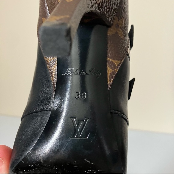 Louis Vuitton Black Leather LV Logo Janet Ankle Buckle Heeled Boots size 38 - Picture 12 of 15